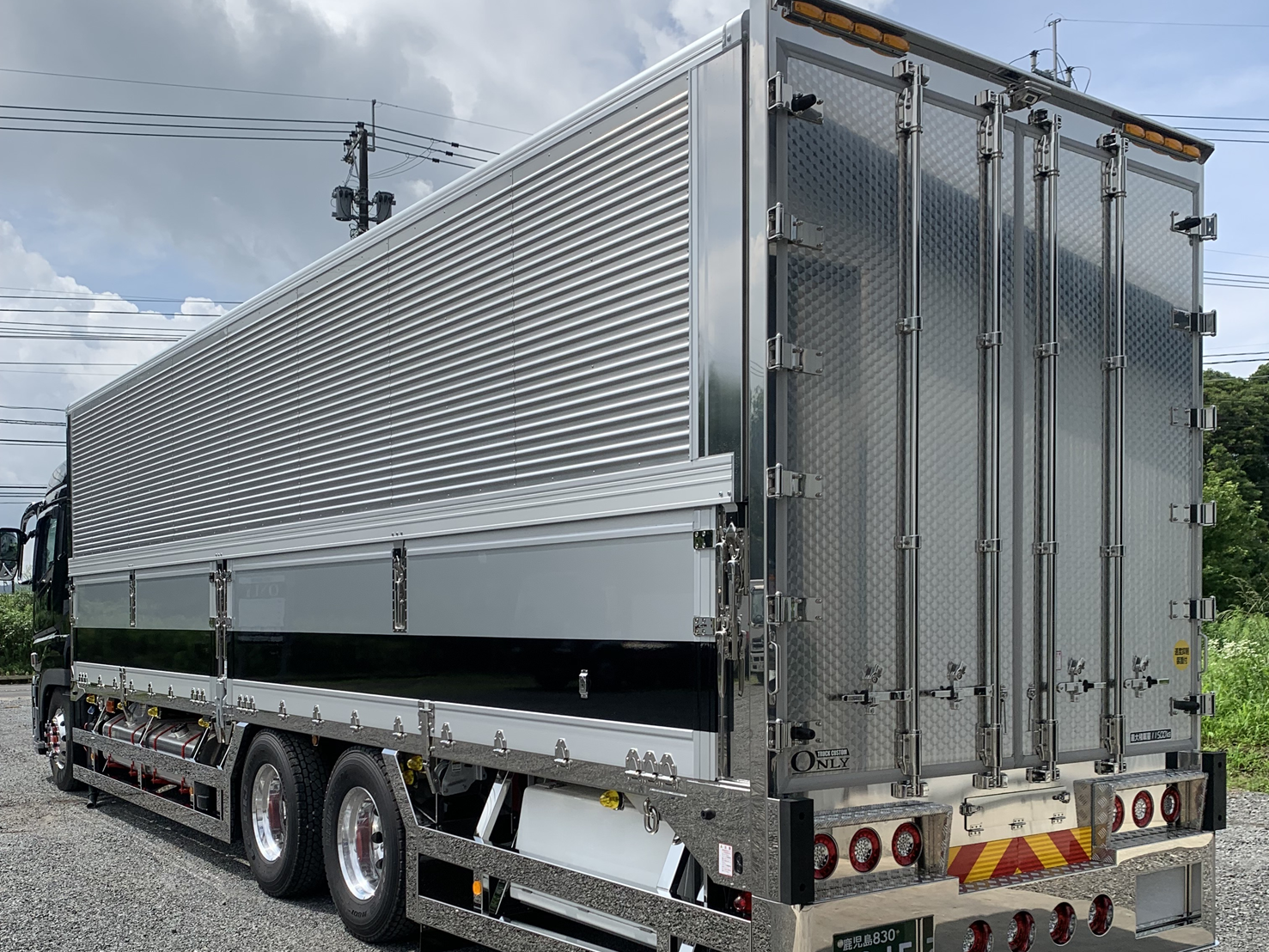 トラックボデー架装